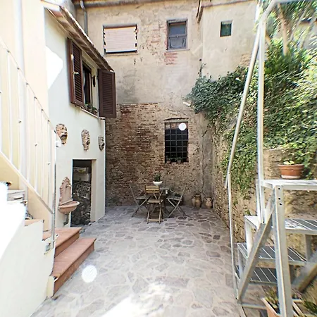 Апартаменты In Borgo -legoli Peccioli